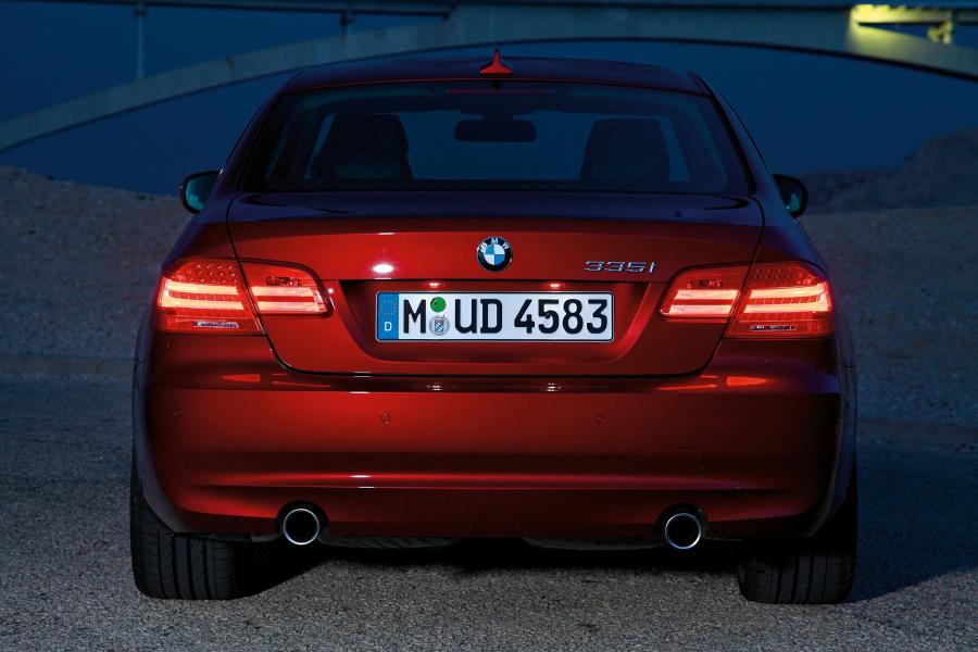  BMW 3-Series Coupe 2011 года  (фото 10 из 24)